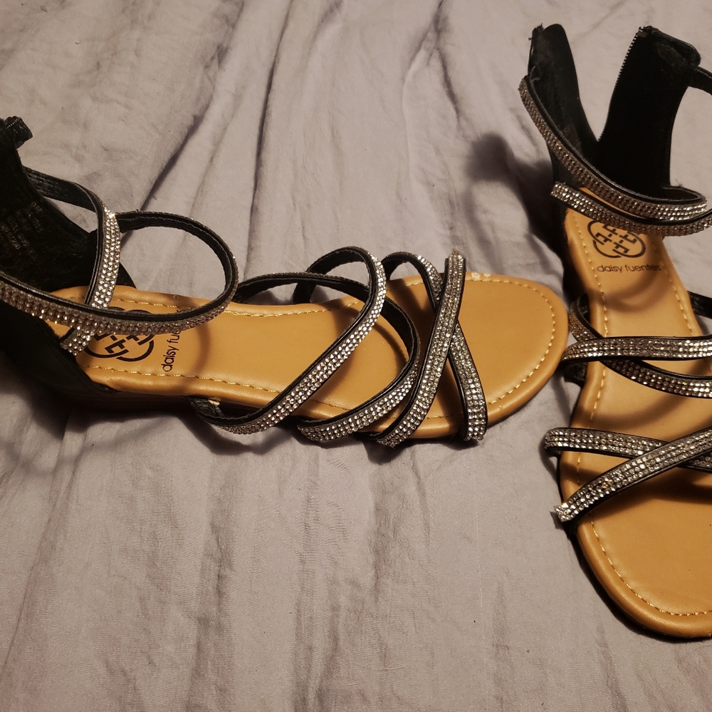 Daisy Fuentes sandals